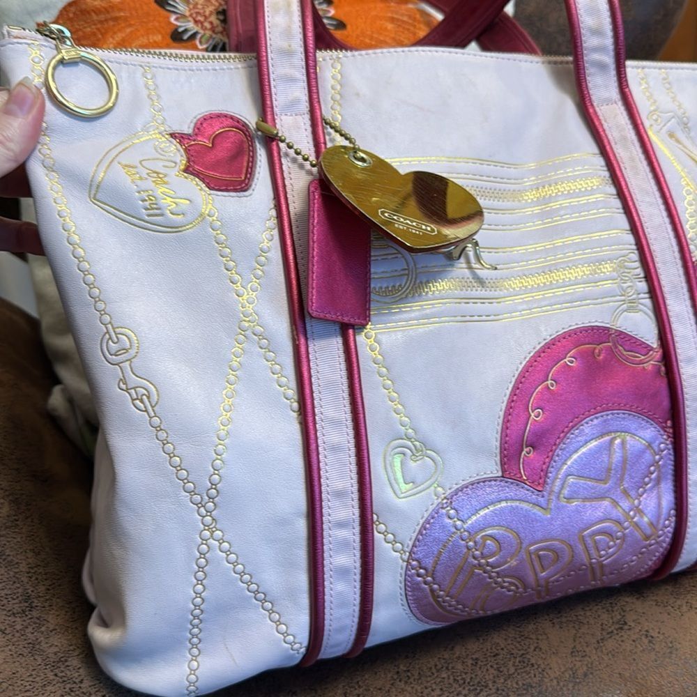 COACH Y2K VALENTINE’S DAY TOTE 14551 LEATHER, HEARTS, PINK SHIMMER 💞 VGUC - Picture 6 of 17